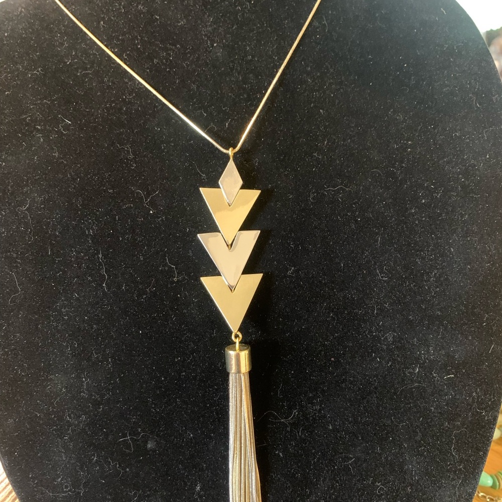 Elegant Gold Geometric Pendant Necklace